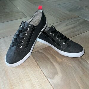 Cat & Jack black shoes